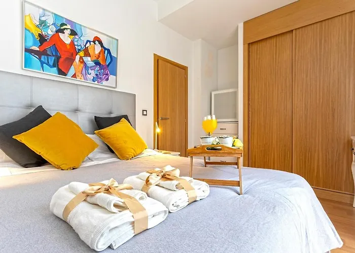 -malagasunapts- Huge & * Pool* Freepark* * Malaga