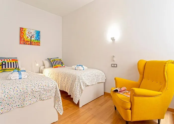 -malagasunapts- Huge & * Pool* Freepark* Apartment *