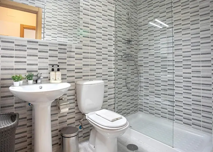 -malagasunapts- Huge & * Pool* Freepark* Apartment