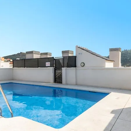 -malagasunapts- Huge & * Pool* Freepark* Apartman *